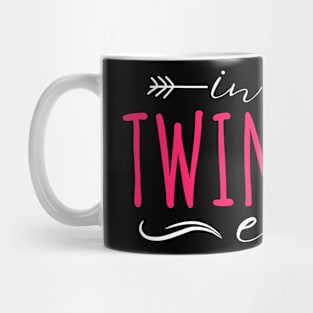 Cute In My Twin Mom Era Pink Groovy Design Twin Love Mommy Life, Funny Twin Mama Squad Girls Mug